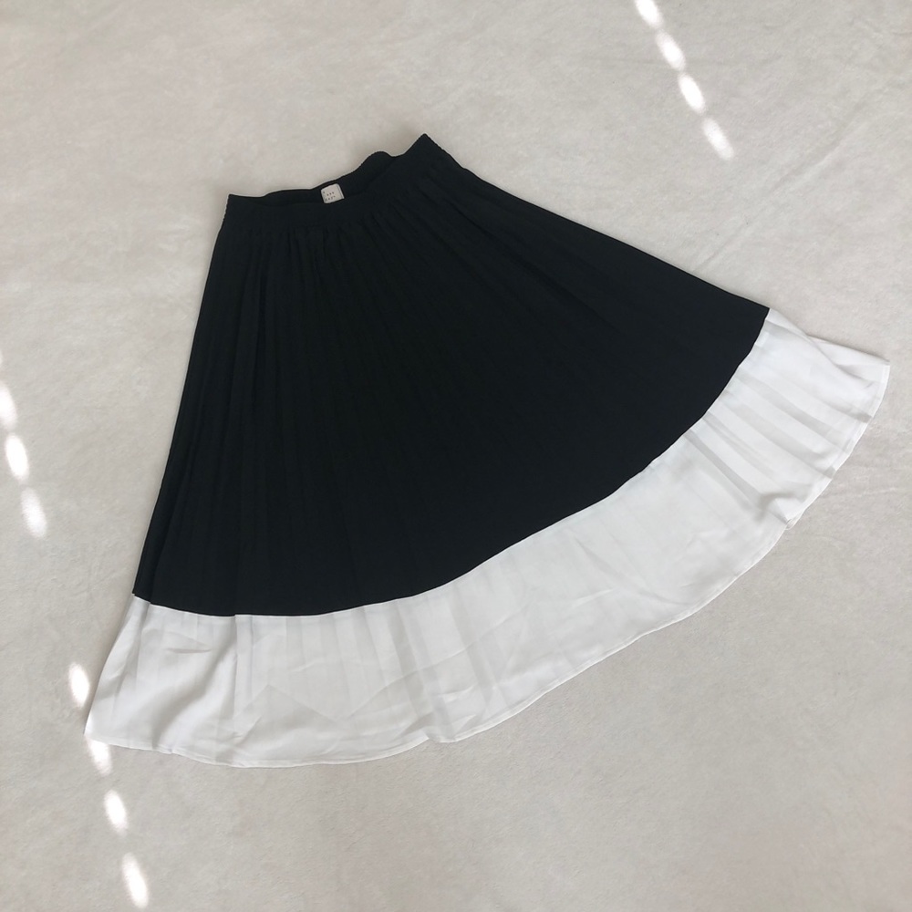 Pleated midi skirt